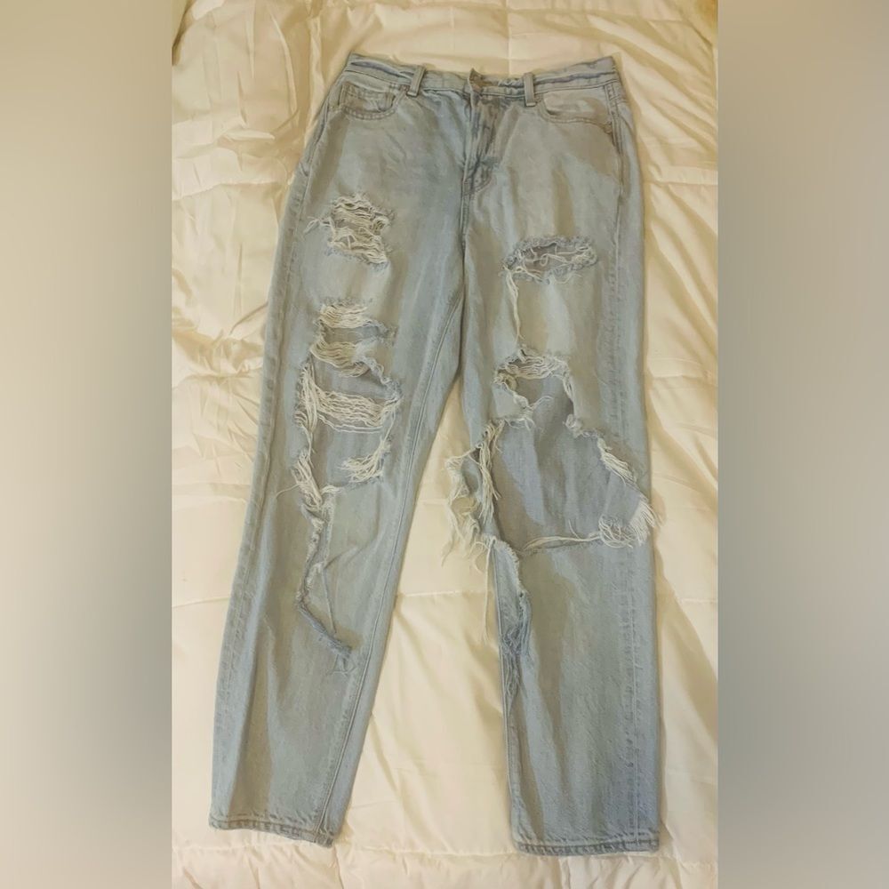 American Eagle Womens Mom Jeans sz 4 28x28 Destroyed Light Blue